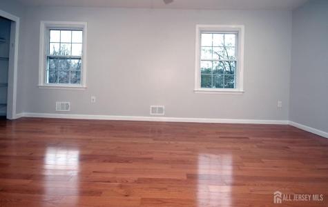 4 White Oaks Drive Sayreville NJ 08872