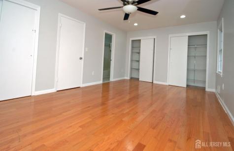 4 White Oaks Drive Sayreville NJ 08872