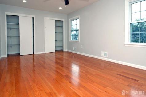 4 White Oaks Drive Sayreville NJ 08872
