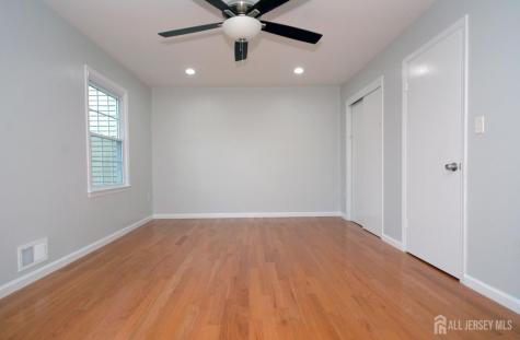 4 White Oaks Drive Sayreville NJ 08872