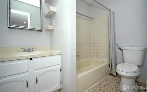 4 White Oaks Drive Sayreville NJ 08872