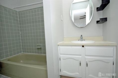 4 White Oaks Drive Sayreville NJ 08872
