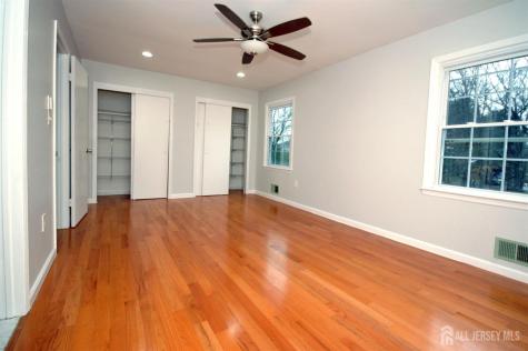 4 White Oaks Drive Sayreville NJ 08872