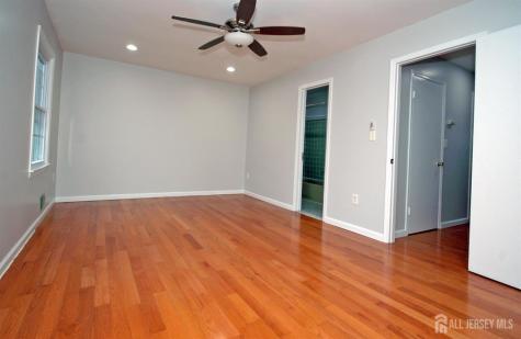 4 White Oaks Drive Sayreville NJ 08872