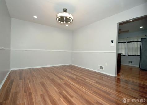 4 White Oaks Drive Sayreville NJ 08872