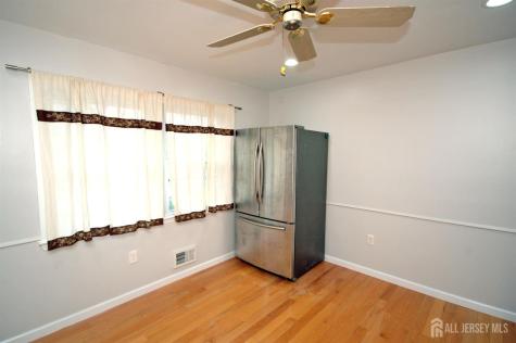4 White Oaks Drive Sayreville NJ 08872