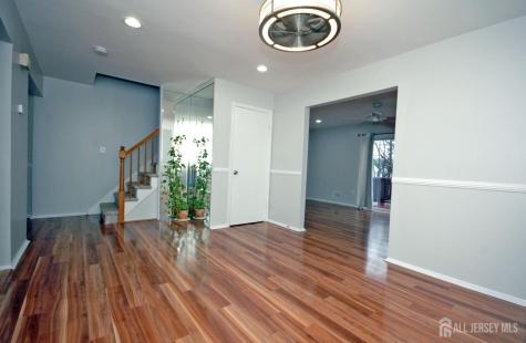4 White Oaks Drive Sayreville NJ 08872