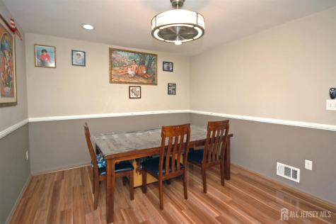 4 White Oaks Drive Sayreville NJ 08872