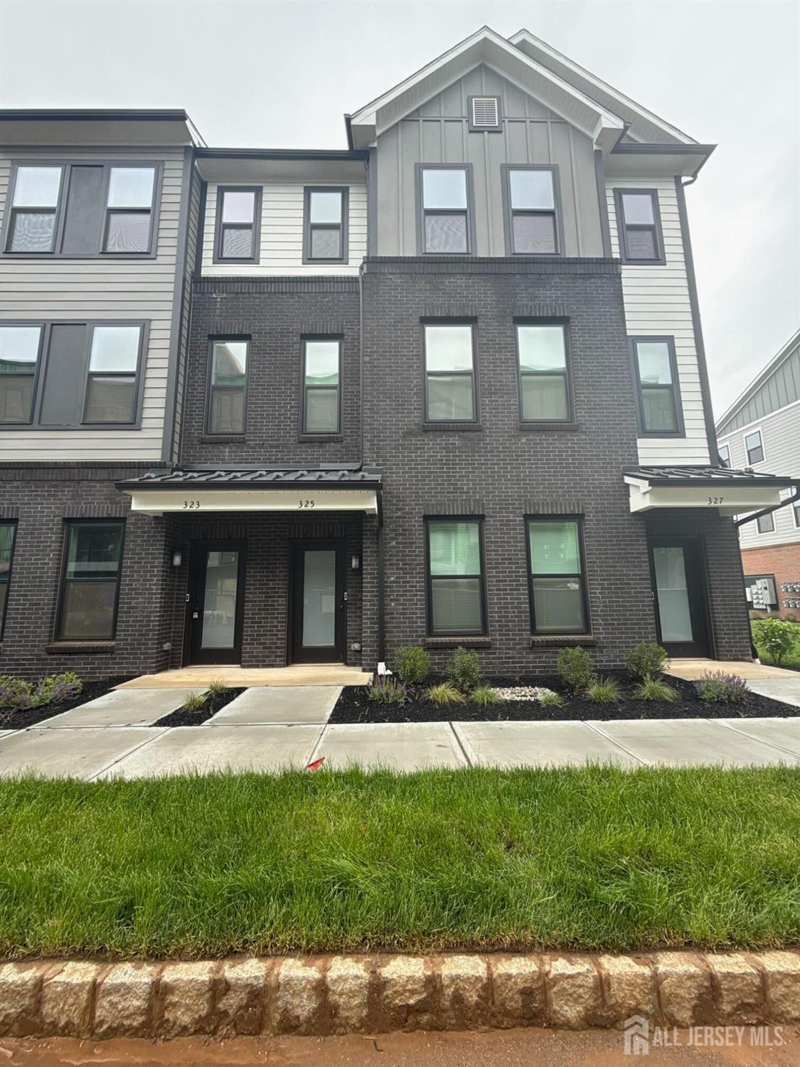 325 Sadie Circle New Brunswick NJ 08901