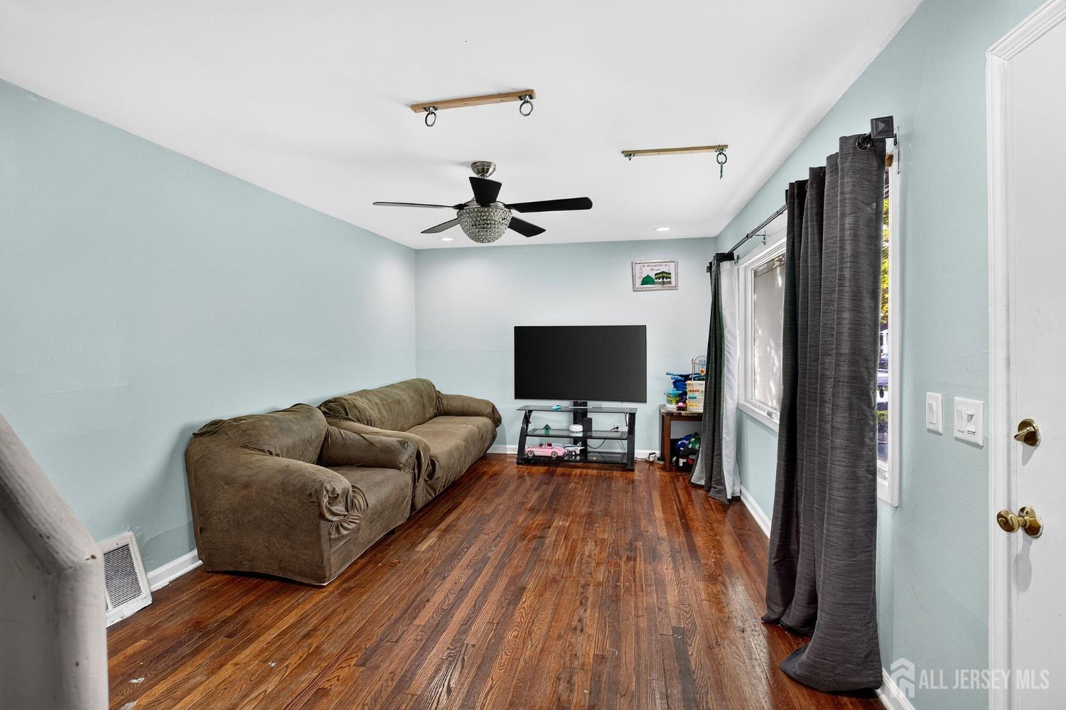 8 Kelly Street Metuchen NJ 08840
