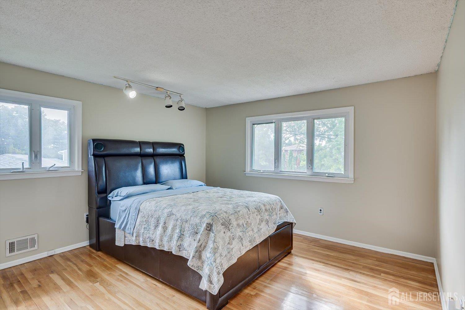 8 Nathan Drive North Brunswick NJ 08902