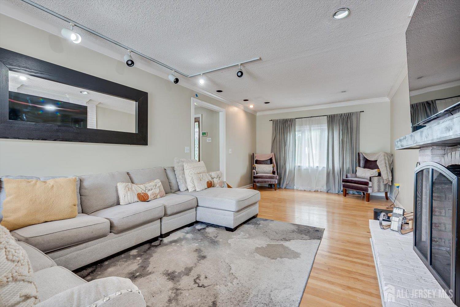 8 Nathan Drive North Brunswick NJ 08902