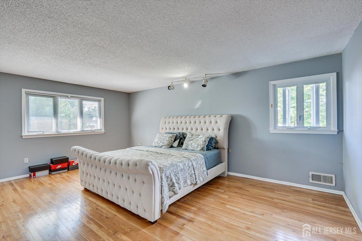 8 Nathan Drive North Brunswick NJ 08902