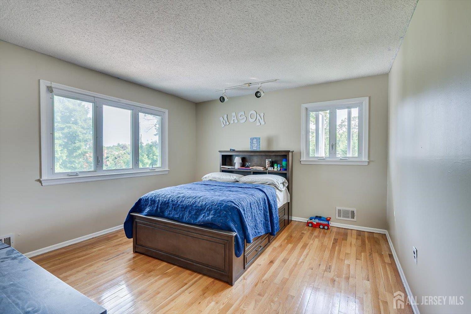8 Nathan Drive North Brunswick NJ 08902