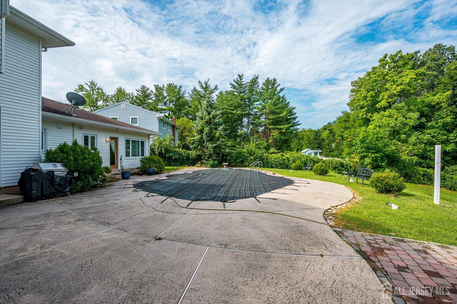 8 Nathan Drive North Brunswick NJ 08902