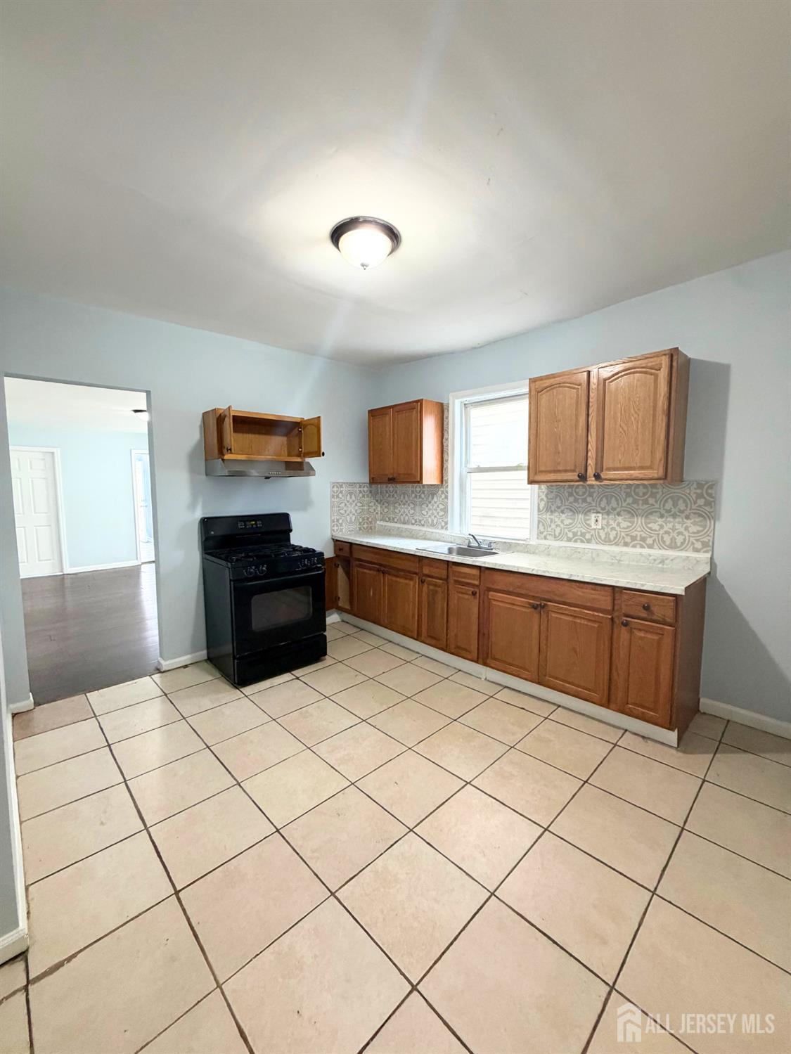 1060 Bond Street Elizabeth NJ 07201
