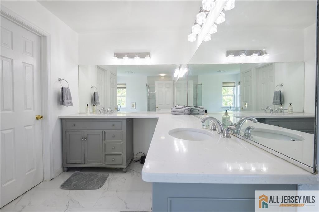 67 Glen Oaks Court Old Bridge NJ 08857