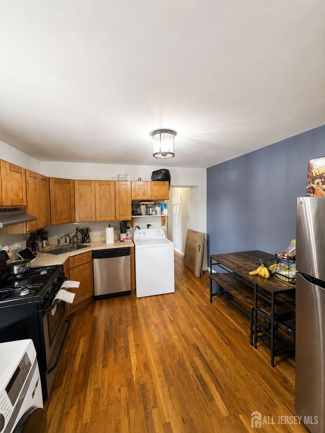 600 N 6th 2nd Floor Street N Newark NJ 07107