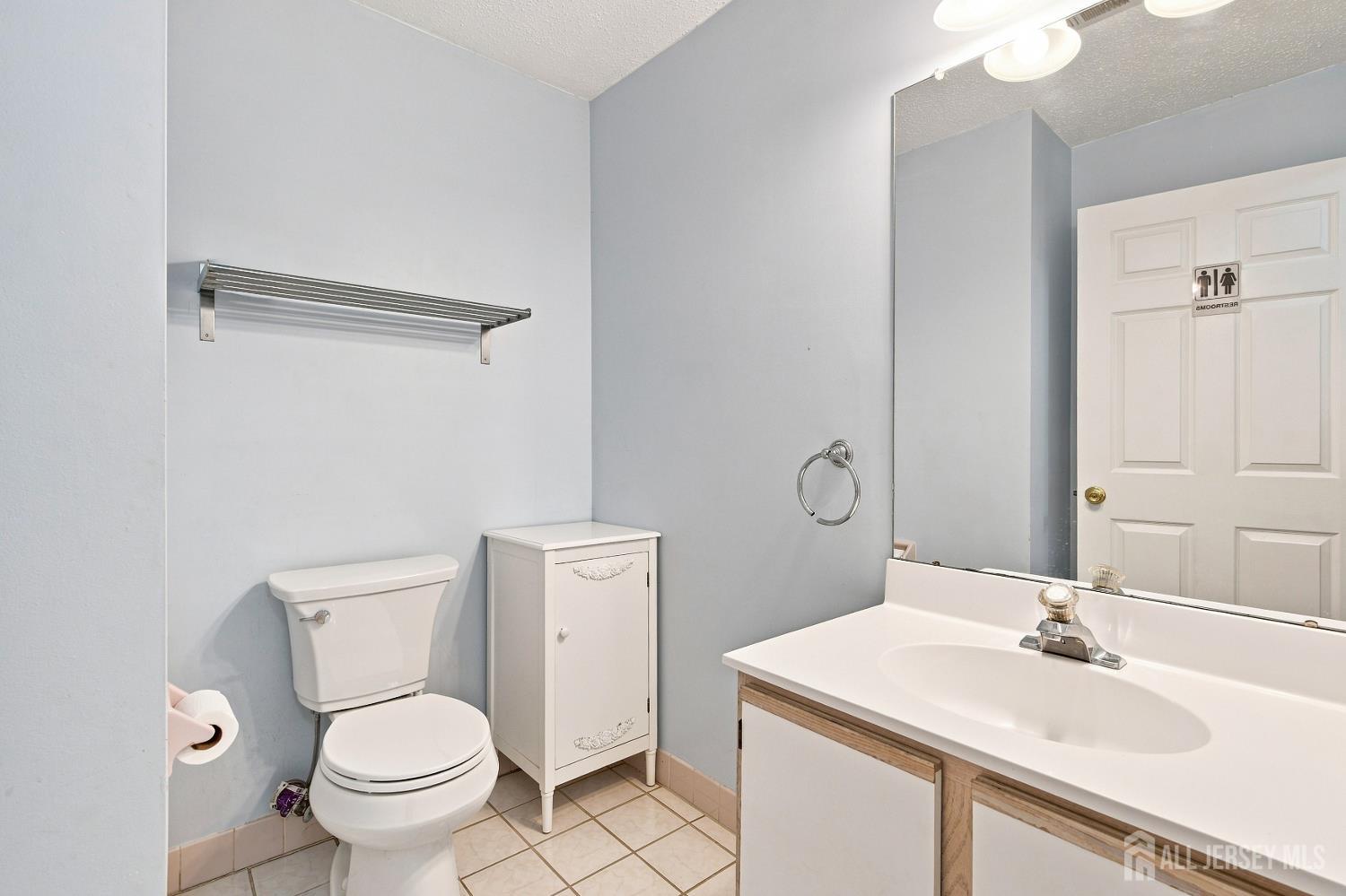 63 Prestwick Way Edison NJ 08820