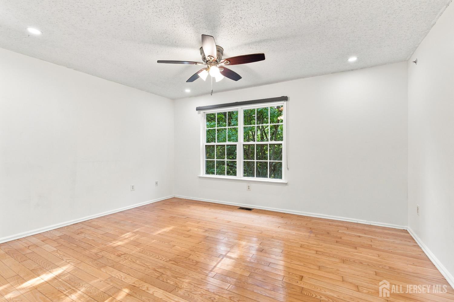 63 Prestwick Way Edison NJ 08820
