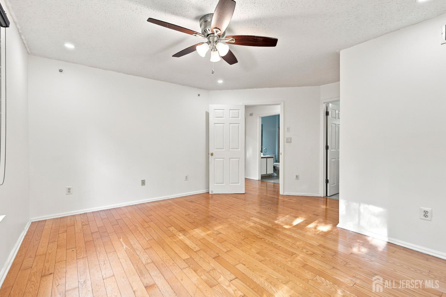 63 Prestwick Way Edison NJ 08820