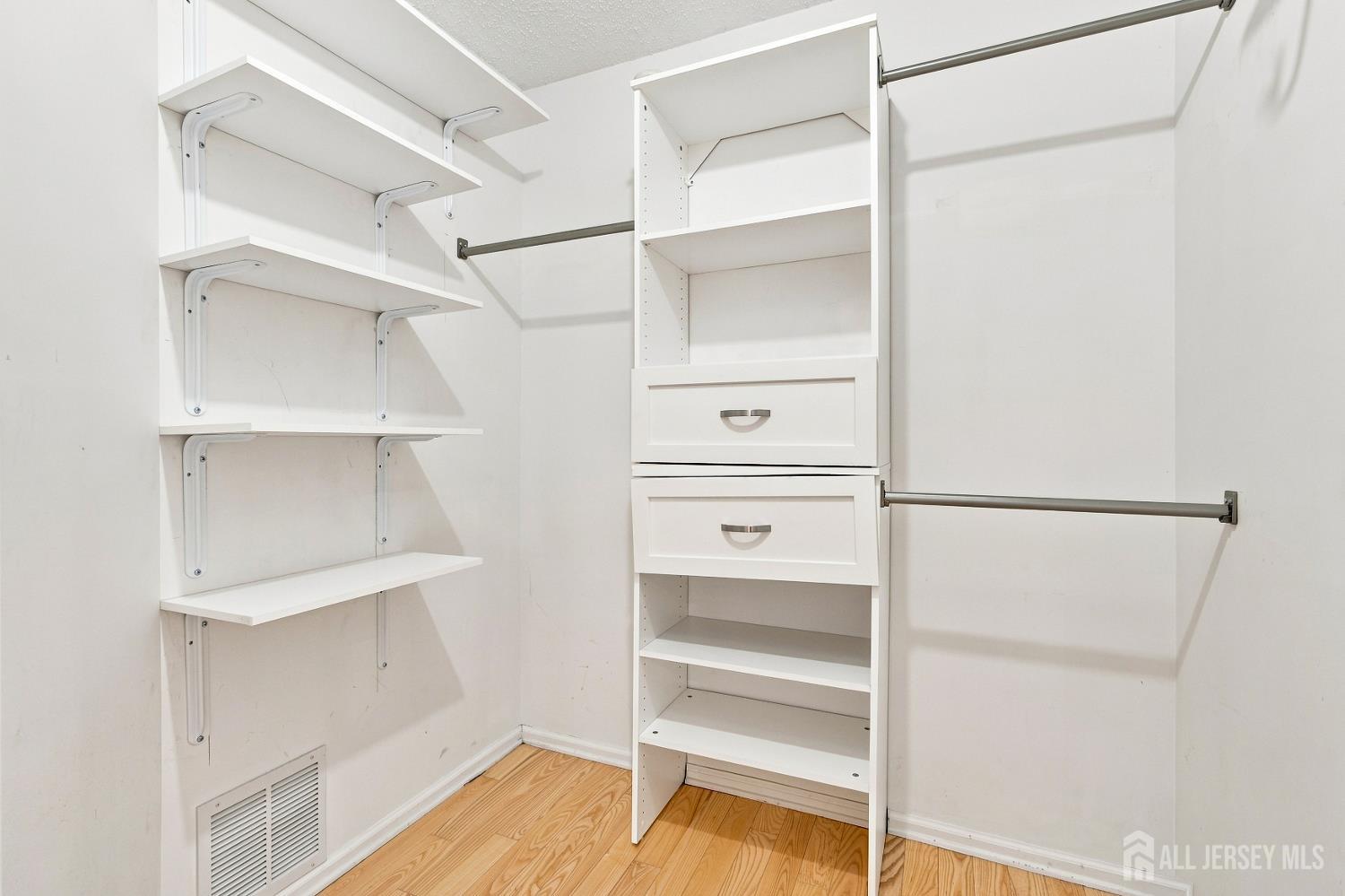 63 Prestwick Way Edison NJ 08820