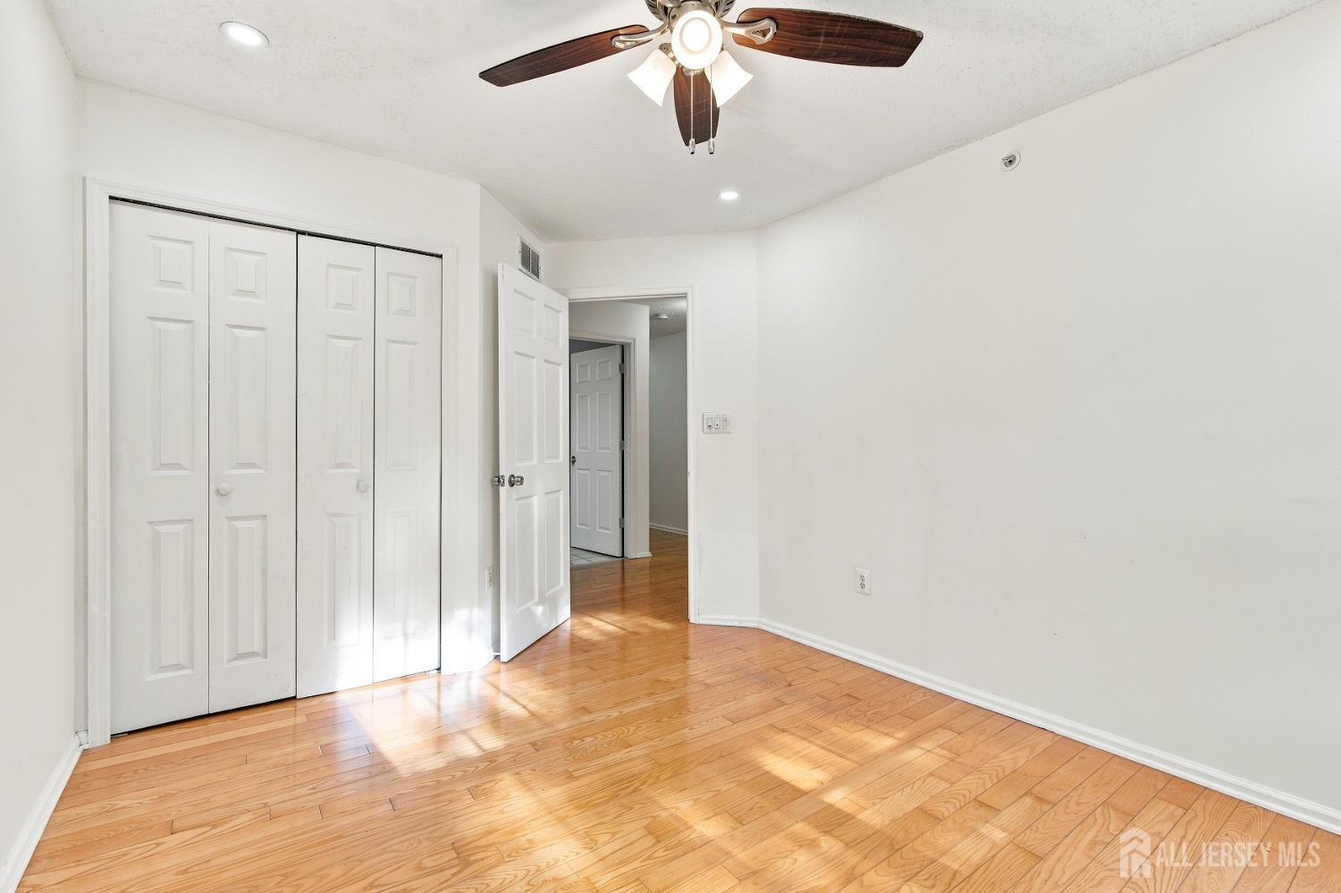 63 Prestwick Way Edison NJ 08820
