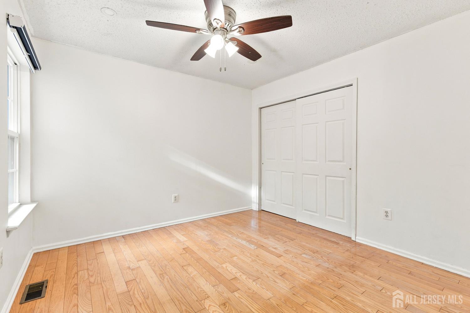 63 Prestwick Way Edison NJ 08820