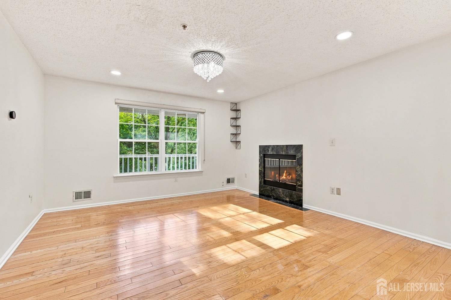 63 Prestwick Way Edison NJ 08820