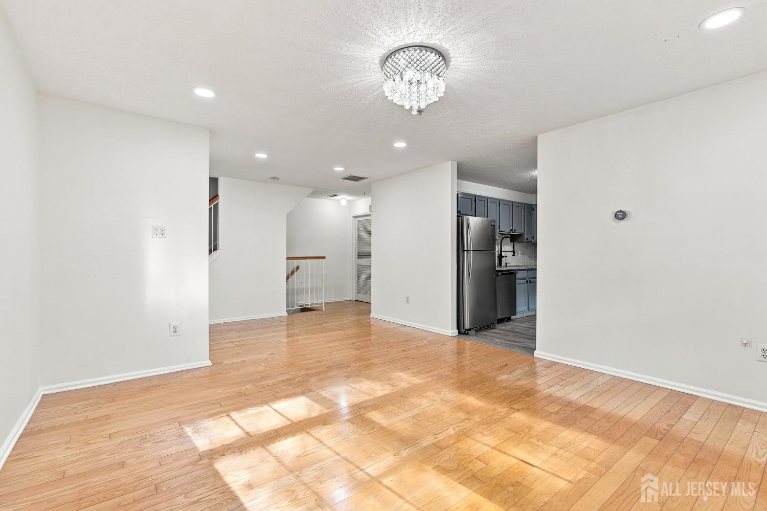 63 Prestwick Way Edison NJ 08820