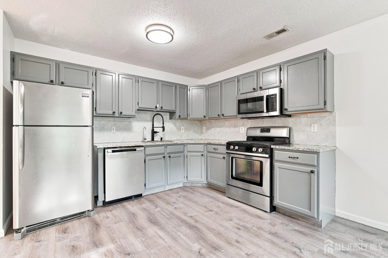 63 Prestwick Way Edison NJ 08820