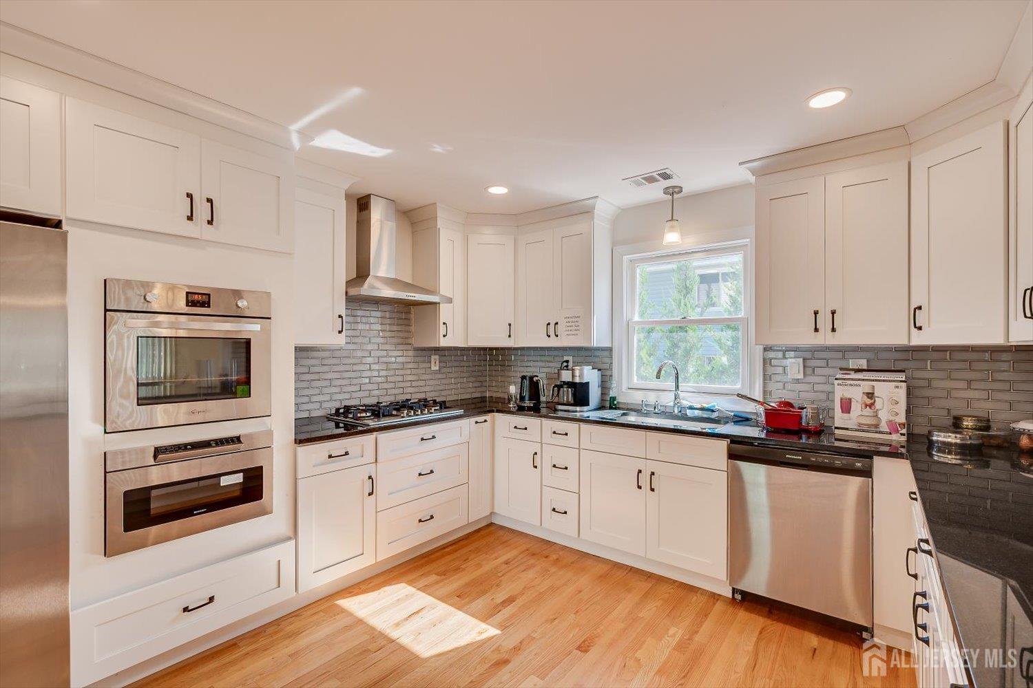 5 Hollywood Street Edison NJ 08820