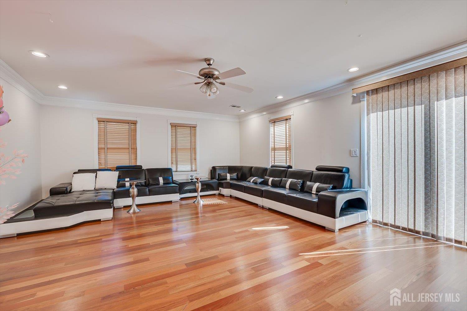 5 Hollywood Street Edison NJ 08820
