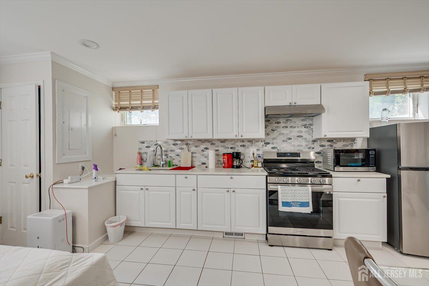 5 Hollywood Street Edison NJ 08820