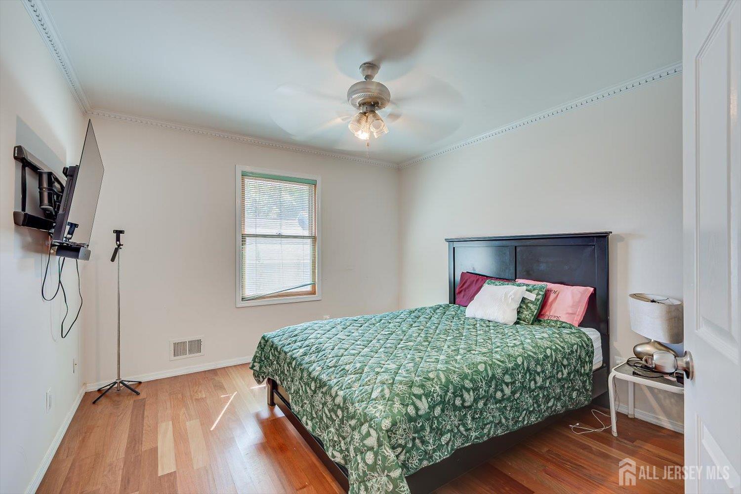5 Hollywood Street Edison NJ 08820