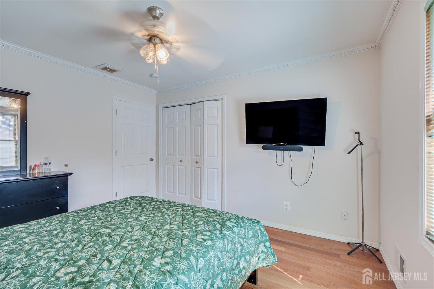 5 Hollywood Street Edison NJ 08820