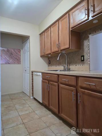 90 Almond Drive Franklin Twsp NJ 08873