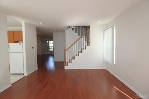27 Pin Oak Drive North Brunswick NJ 08902