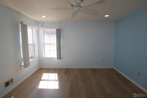 27 Pin Oak Drive North Brunswick NJ 08902