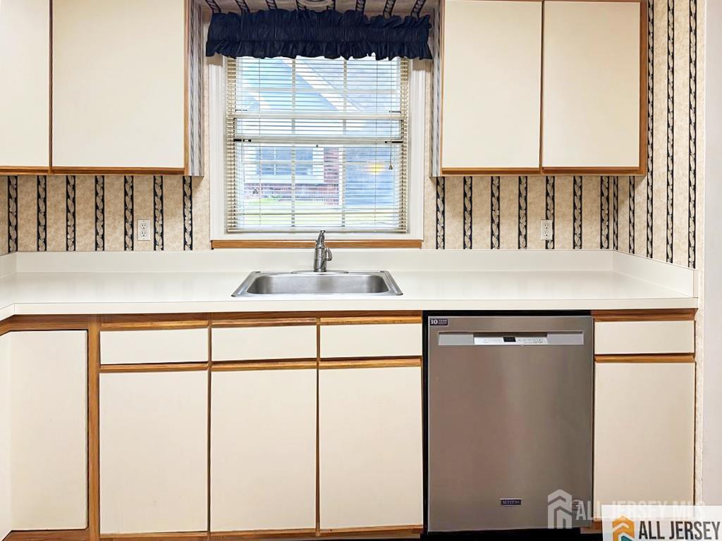 3 Edinburgh Drive Monroe NJ 08831