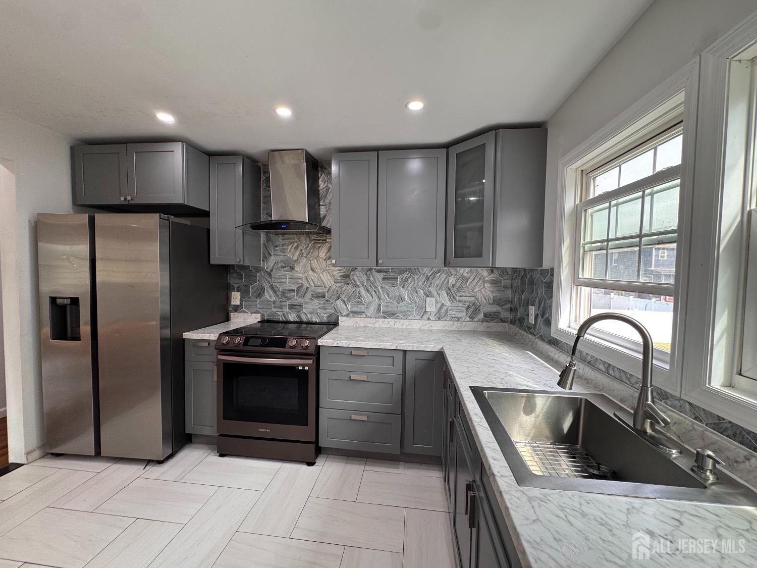 20 Noe Street Carteret NJ 07008