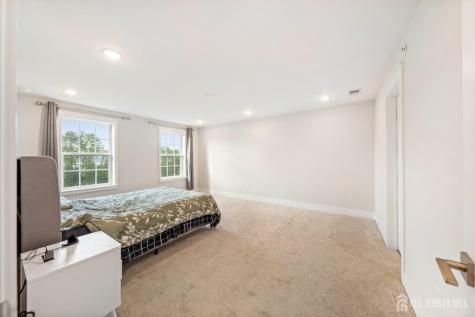 707 Station Road Dunellen NJ 08812