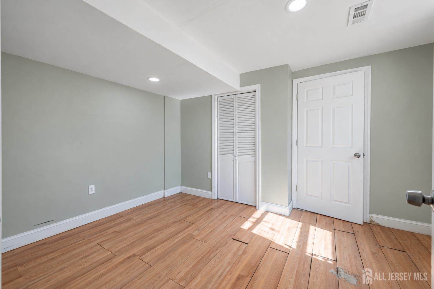 32 Smith Street Metuchen NJ 08840