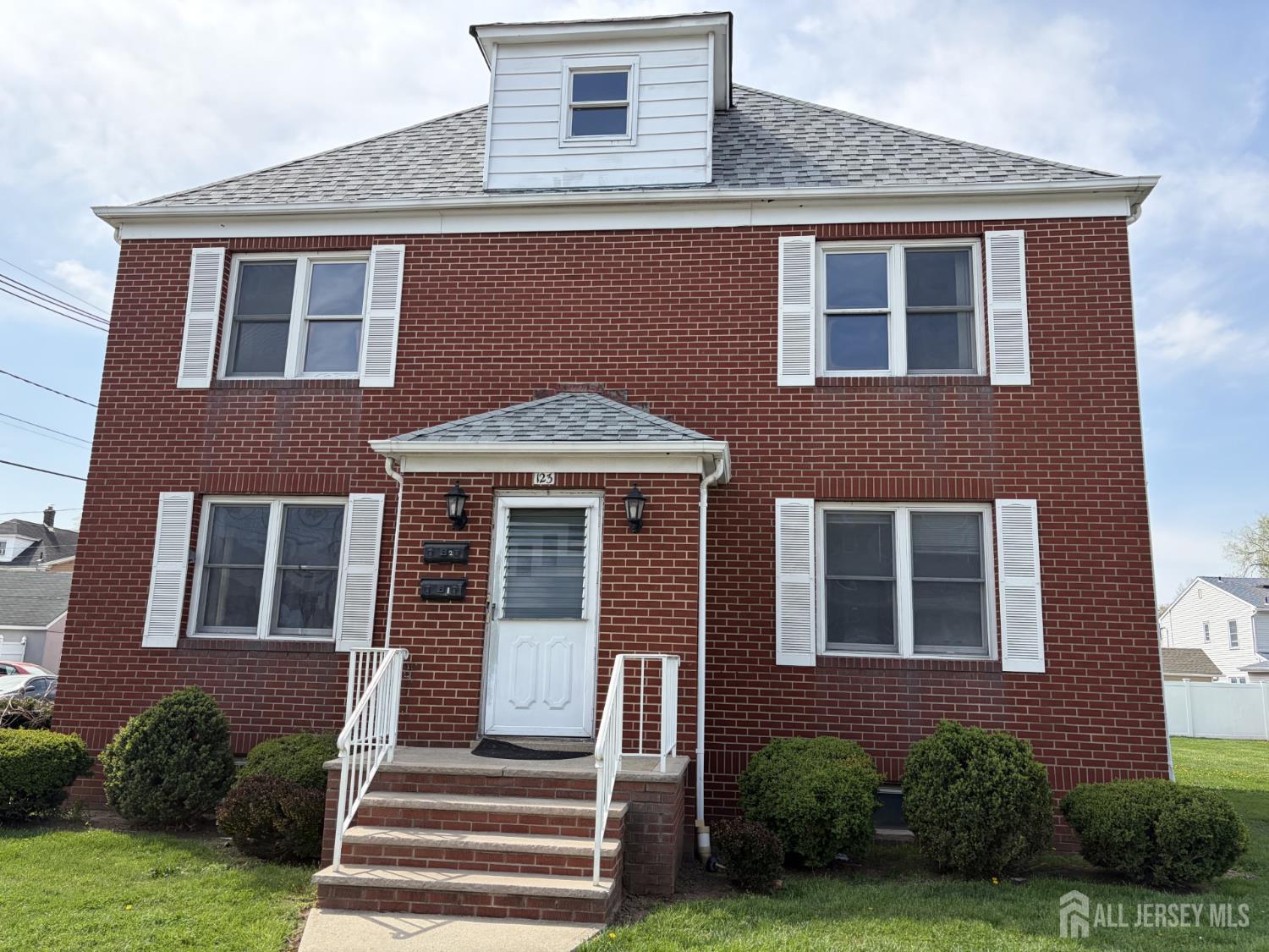 123 Heald Street Carteret NJ 07008