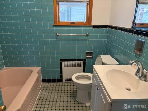 123 Heald Street Carteret NJ 07008