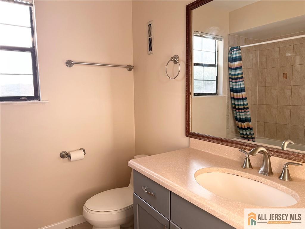 18 Dogwood Drive Edison NJ 08820