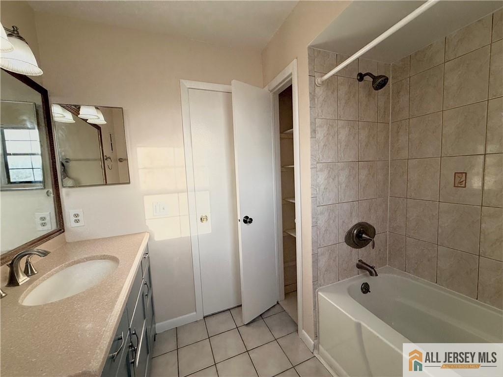 18 Dogwood Drive Edison NJ 08820