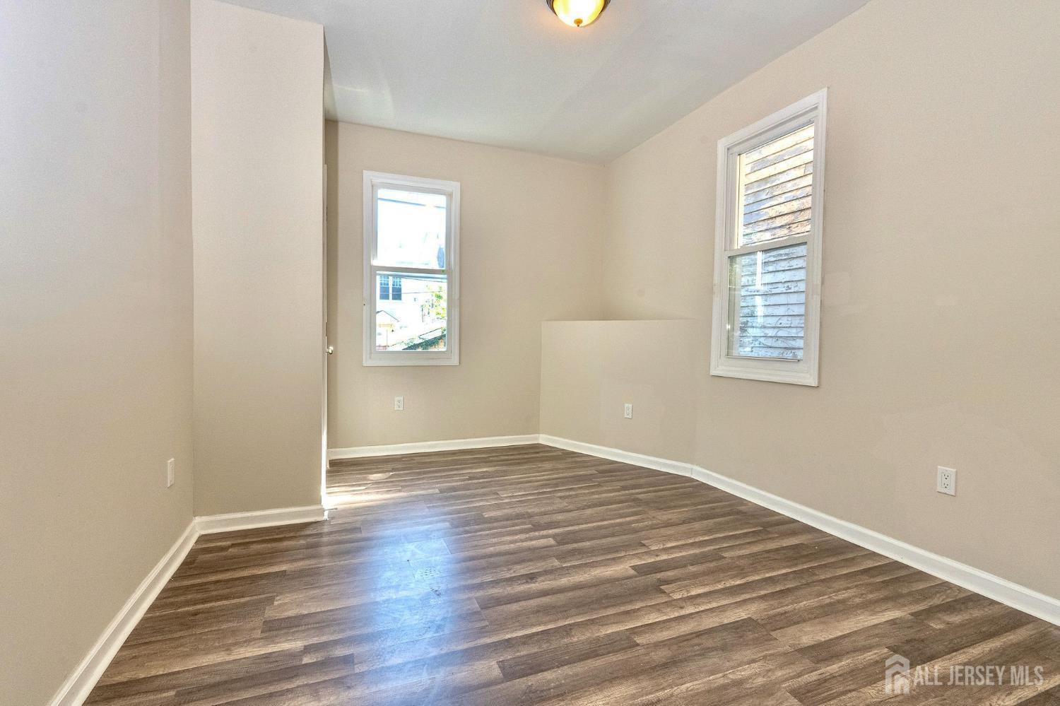 186 N 17th Street East Orange NJ 07017