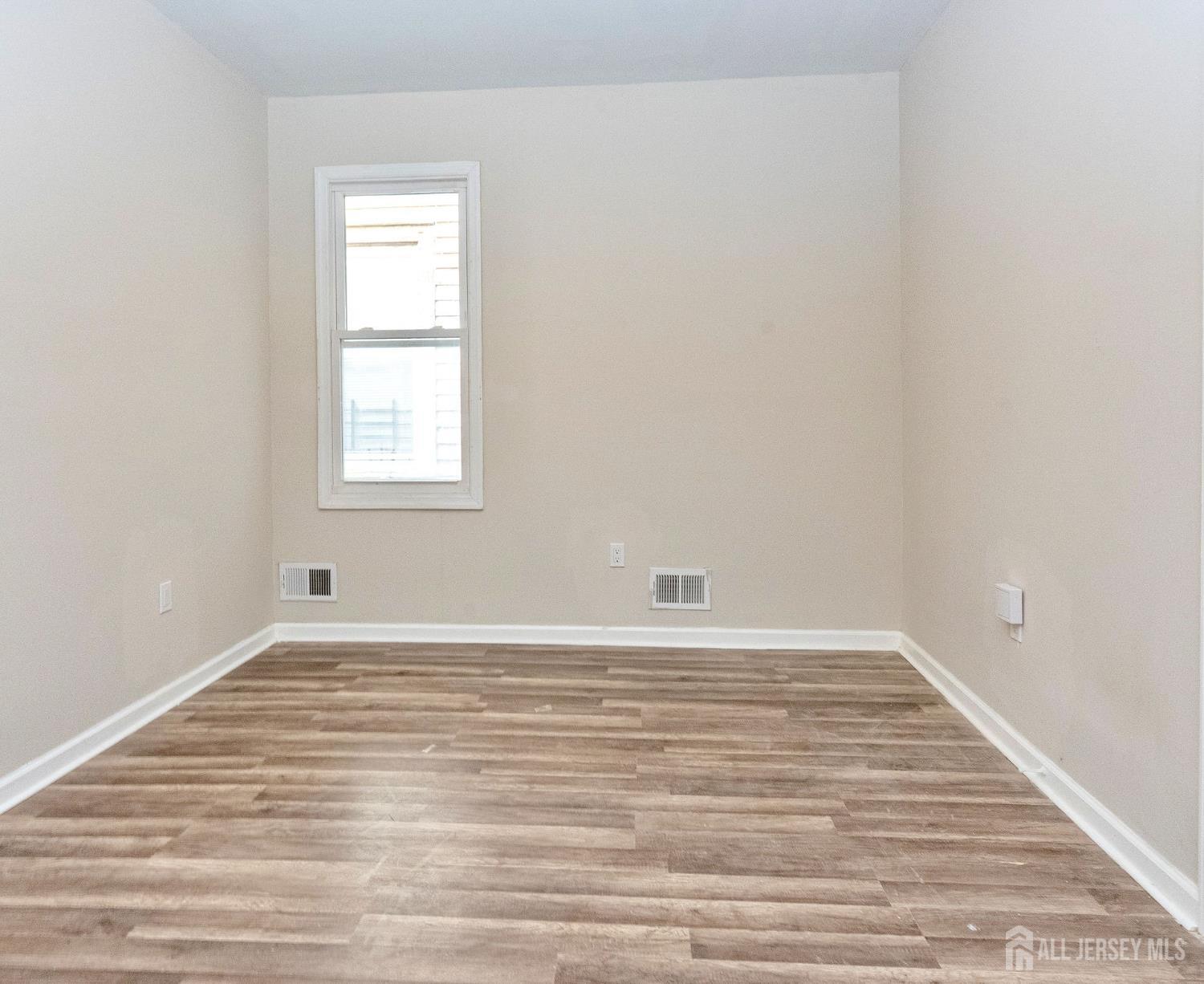186 N 17th Street East Orange NJ 07017