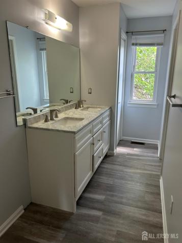 28 Renaissance Lane New Brunswick NJ 08901